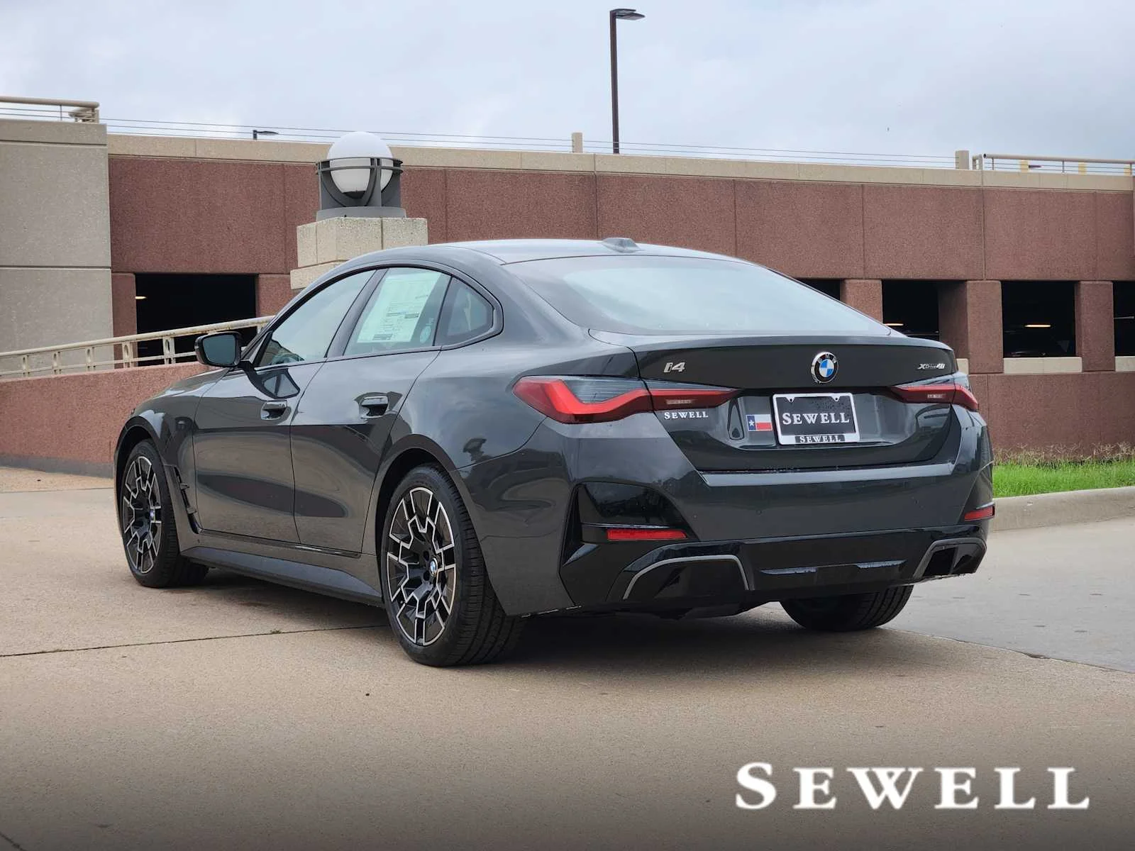 New 2026 Dravit Grey Metallic BMW xDrive40 image 3