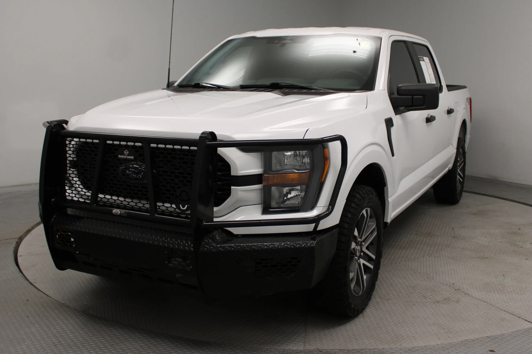 Used 2023 OXFORD WHITE Ford xl 4WD SUPERCREW 5.5