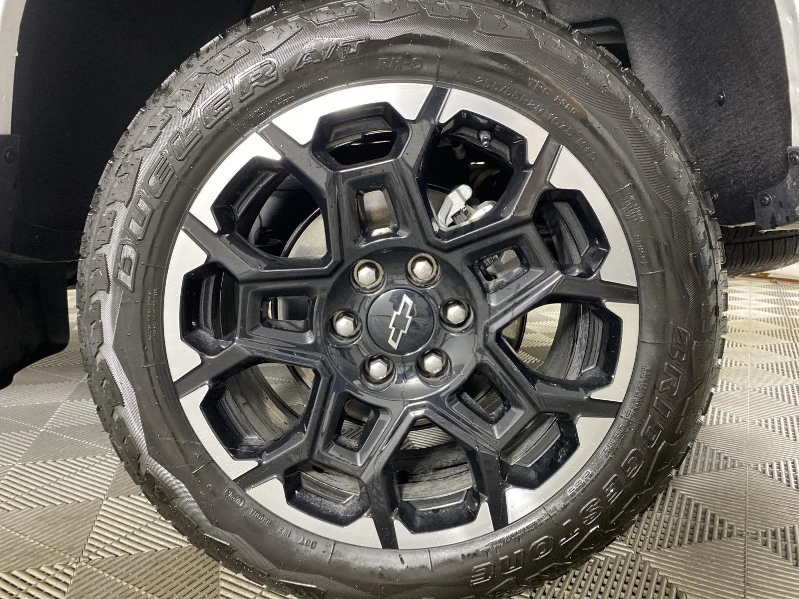 Used 2026 Summit White Chevrolet Z71 image 9