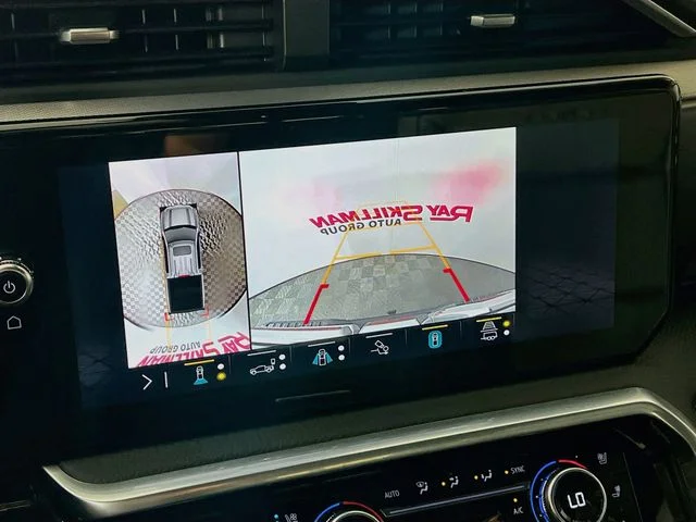 Used 2022 Silver GMC Denali image 18