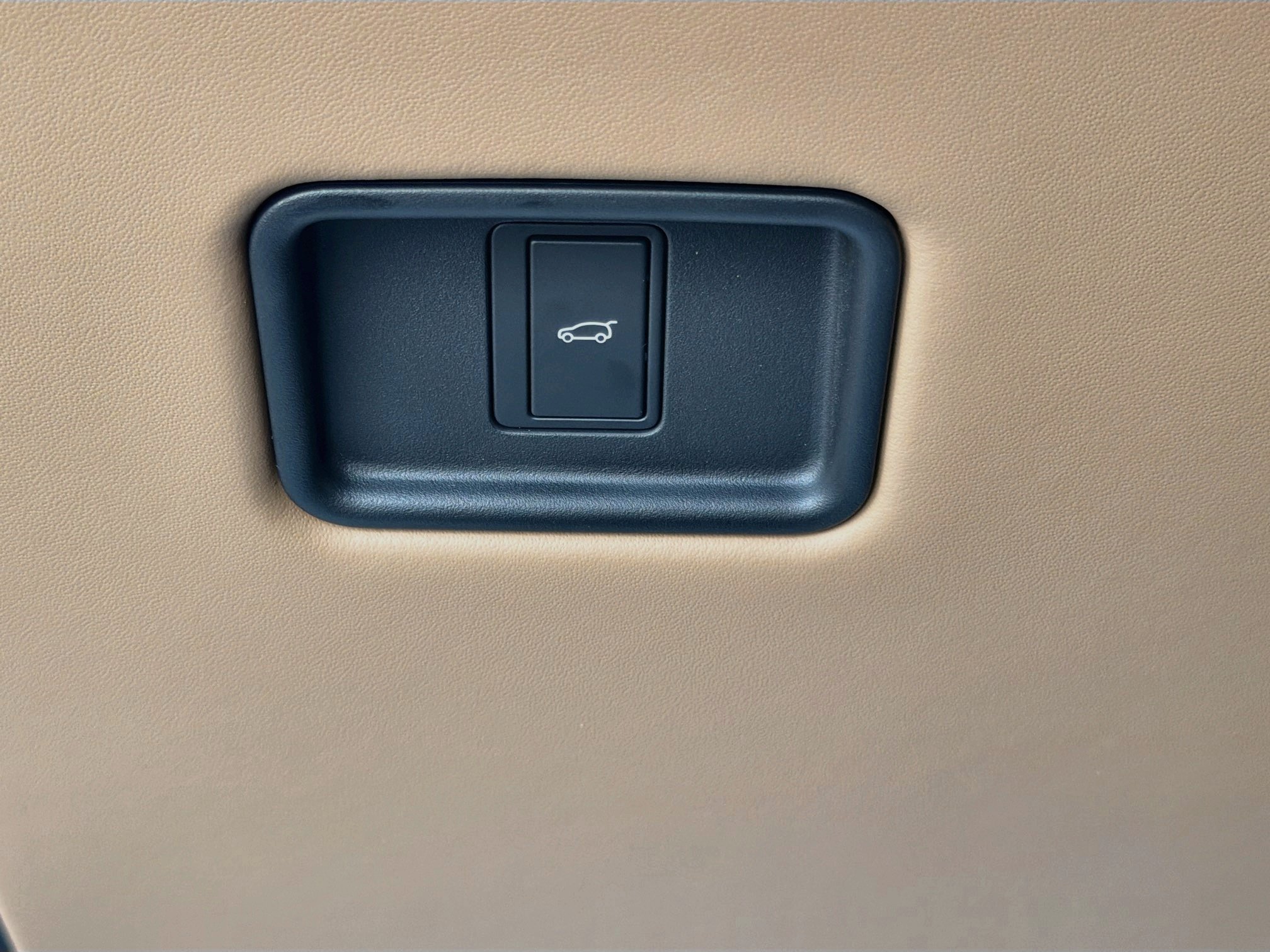 New 2027 Ostuni Pearl White LAND ROVER SE image 36