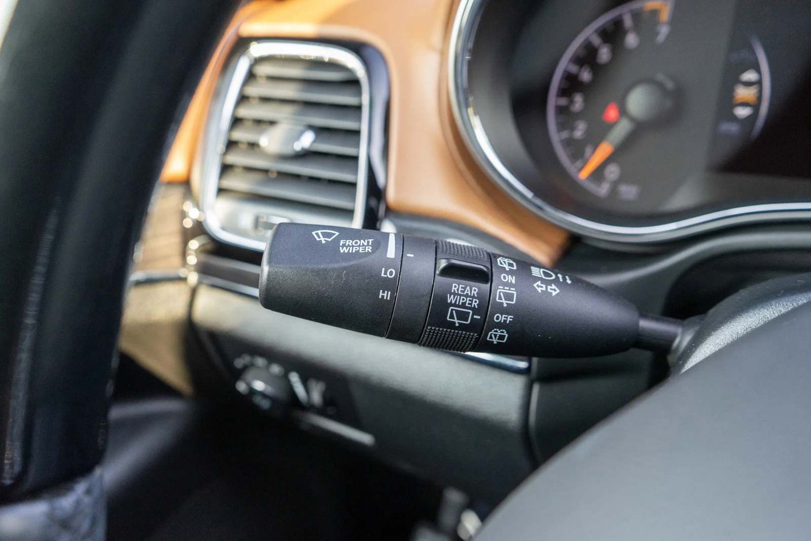 Used 2020 Diamond Black Crystal Pearlcoat Jeep Overland image 28