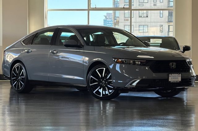 New 2026 Urban Gray Pearl Honda Touring image 2