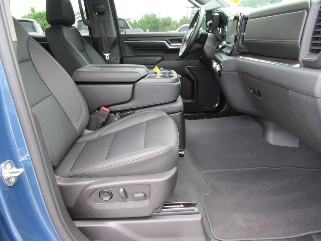 2024 GMC Sierra 1500 SLT - Photo 10