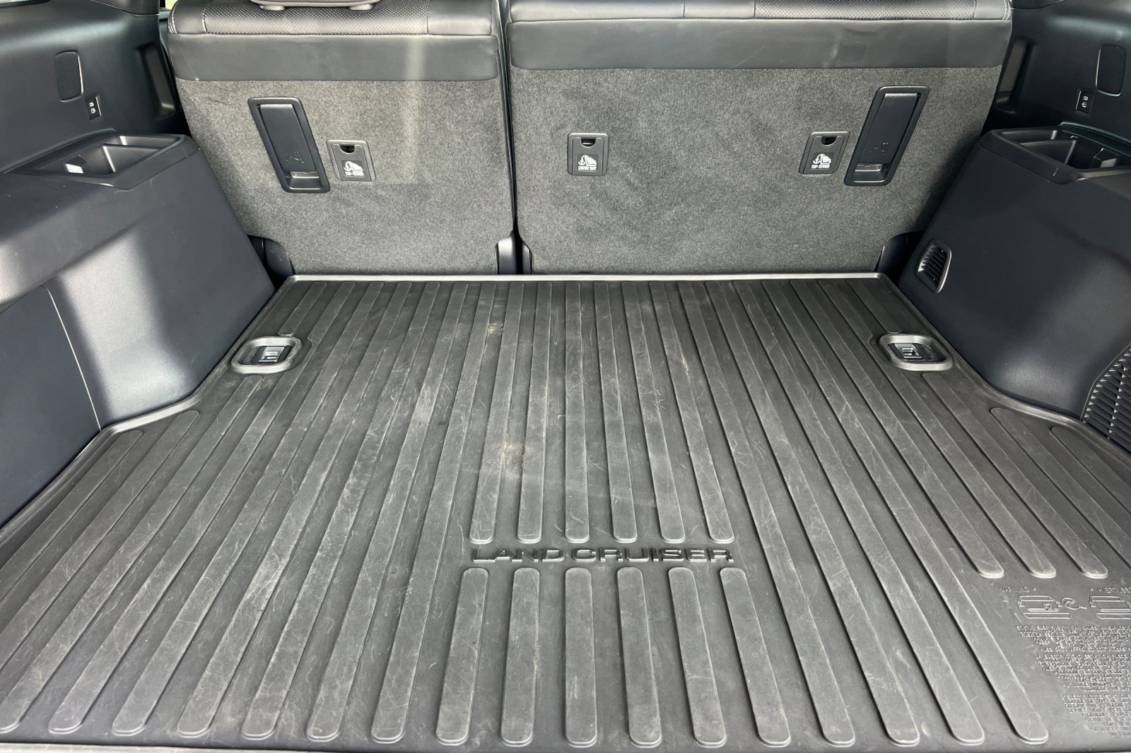 Used 2024 UNDERGROUND Toyota Base image 19