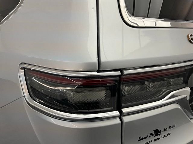 2024 Jeep Grand Wagoneer L Series III - Photo 19