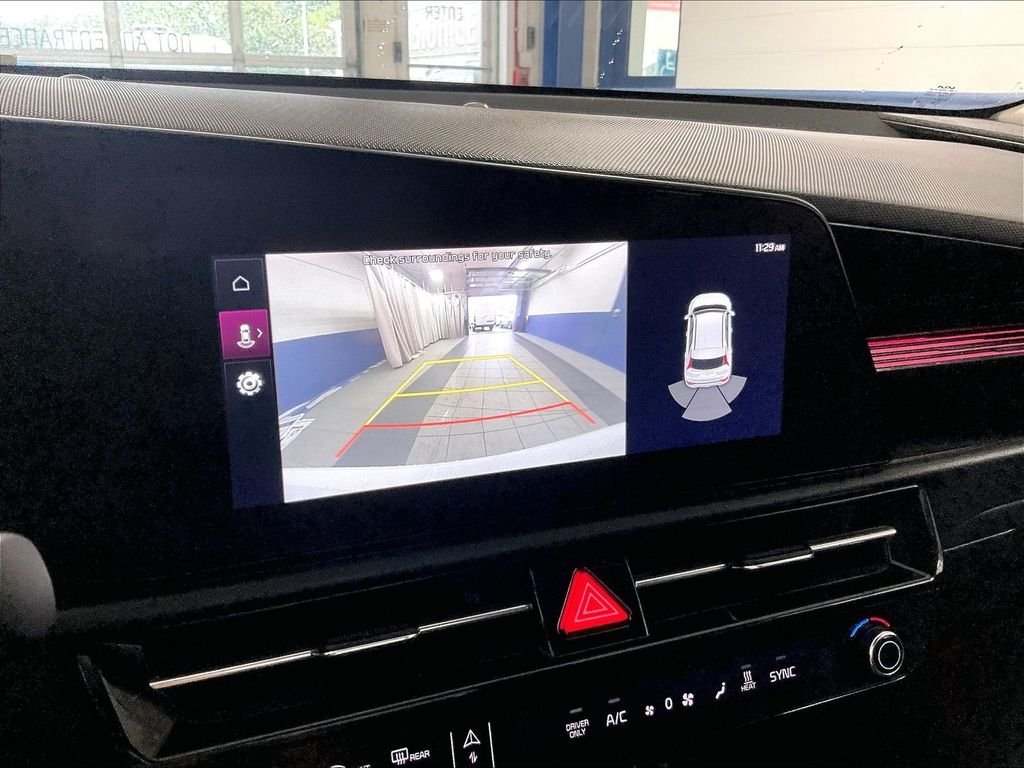 Used 2023 White Kia Wind image 19