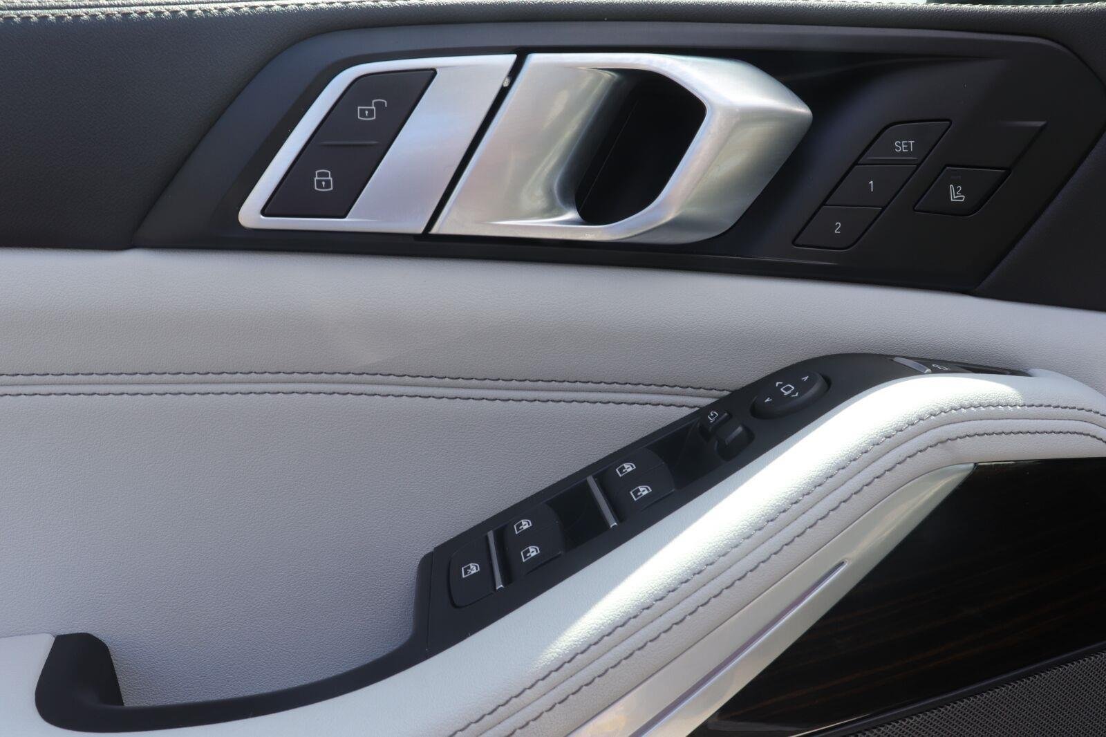 Used 2024 Alpine White BMW xDrive50e image 29