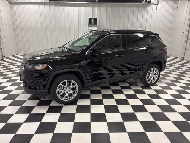 2024 Jeep Compass Latitude Lux 4X4's photo