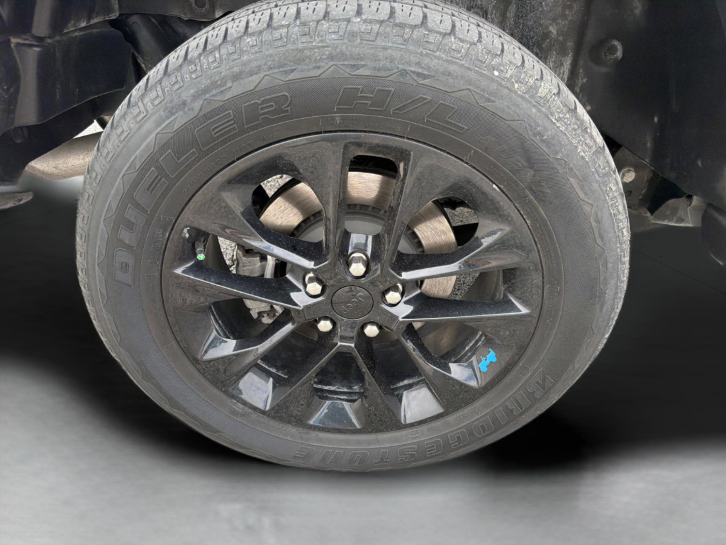 Used 2023 Sting Gray Clearcoat Jeep Sahara image 32