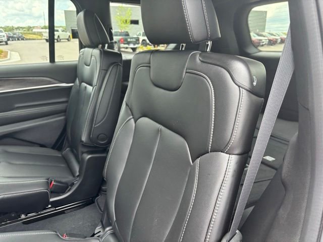 New 2026 Velvet Red Pearl-Coat Exterior Paint Jeep Altitude image 15