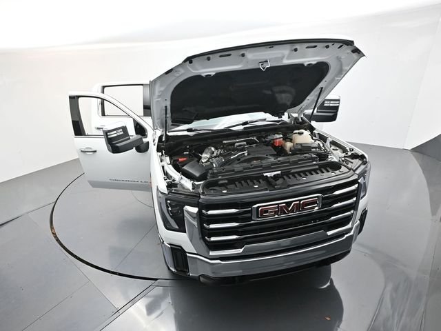 Used 2025 White GMC SLT image 46