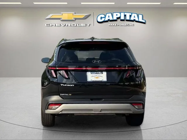Used 2025 Black Hyundai SEL Convenience image 4