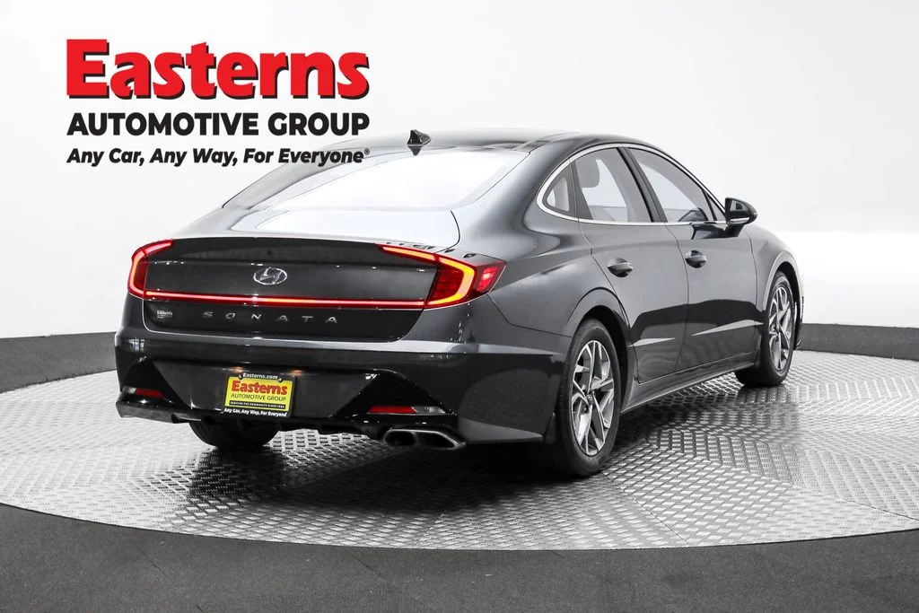 Used 2023 Gray Hyundai SEL image 5