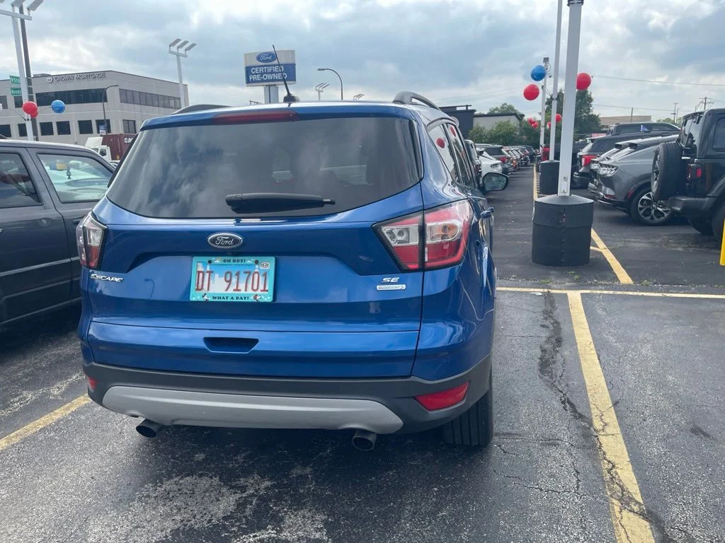 Used 2018 Blue Ford SE image 8