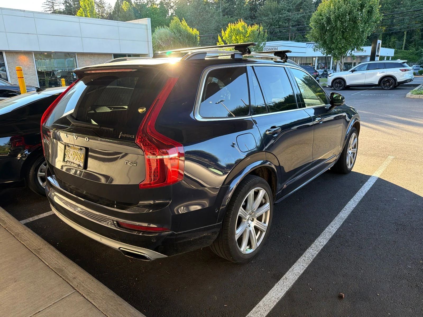 Used 2019 Blue Volvo T6 Momentum image 5