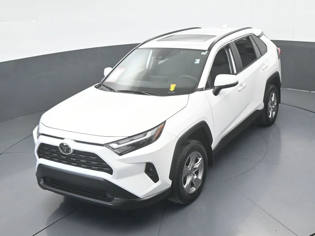 Used 2025 Ice Toyota XLE image 40