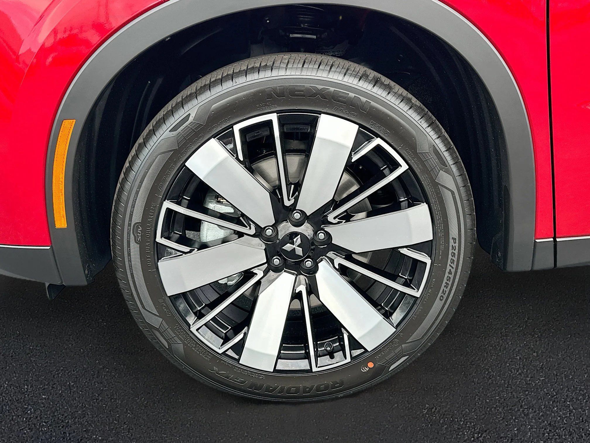 New 2026 Red Diamond Mitsubishi SE image 21