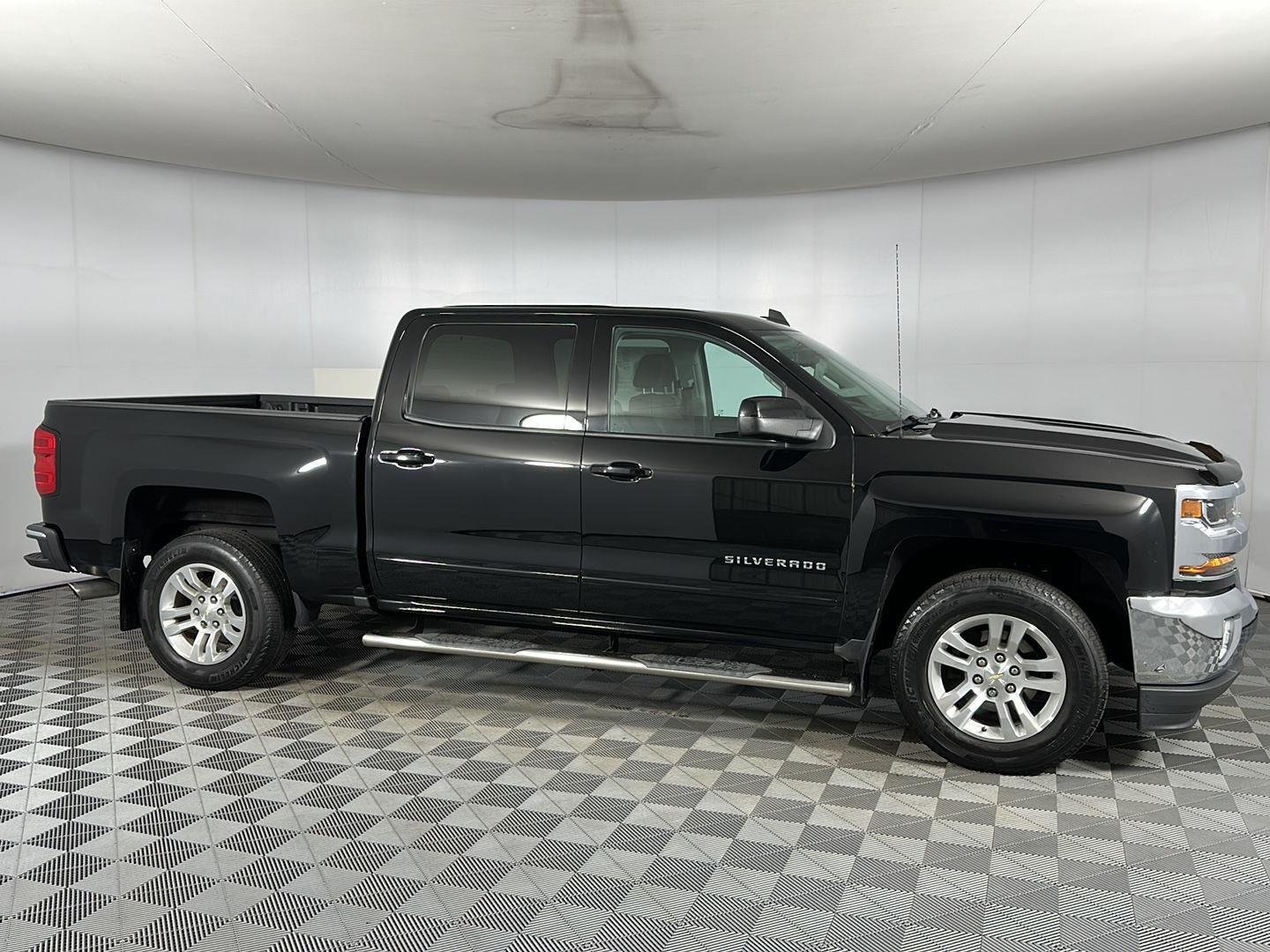 Used 2018 Black Chevrolet LT image 30