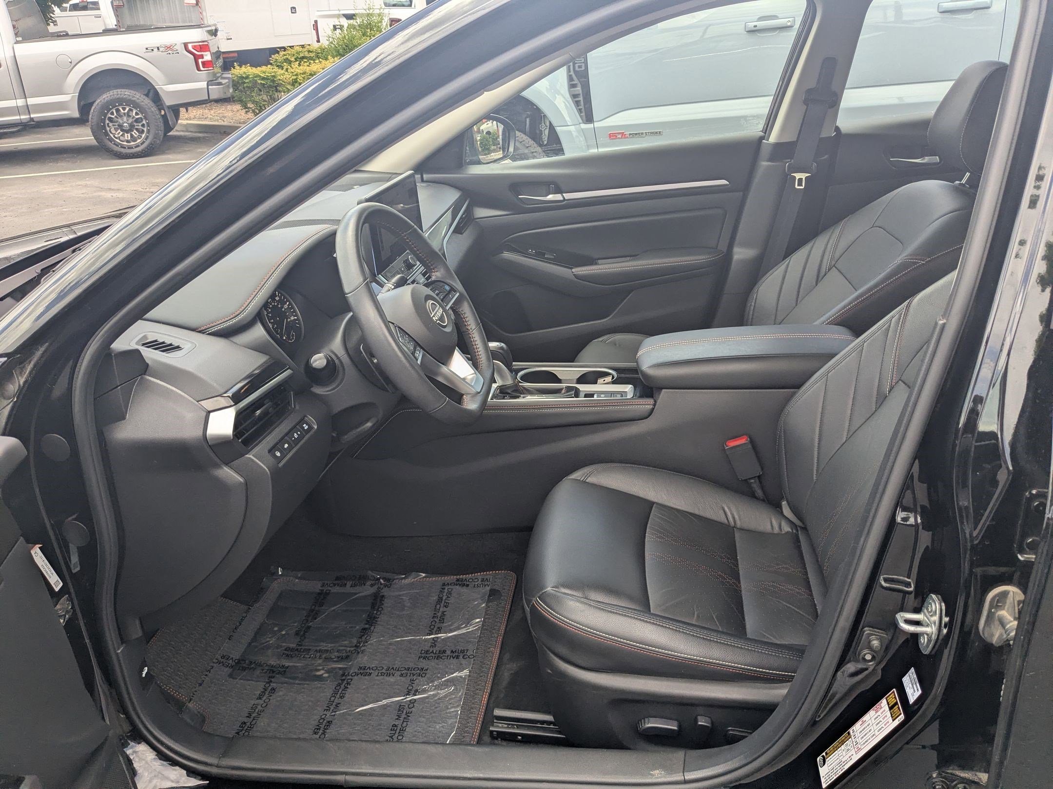 Used 2024 Super Black Nissan 2.5 SR image 27