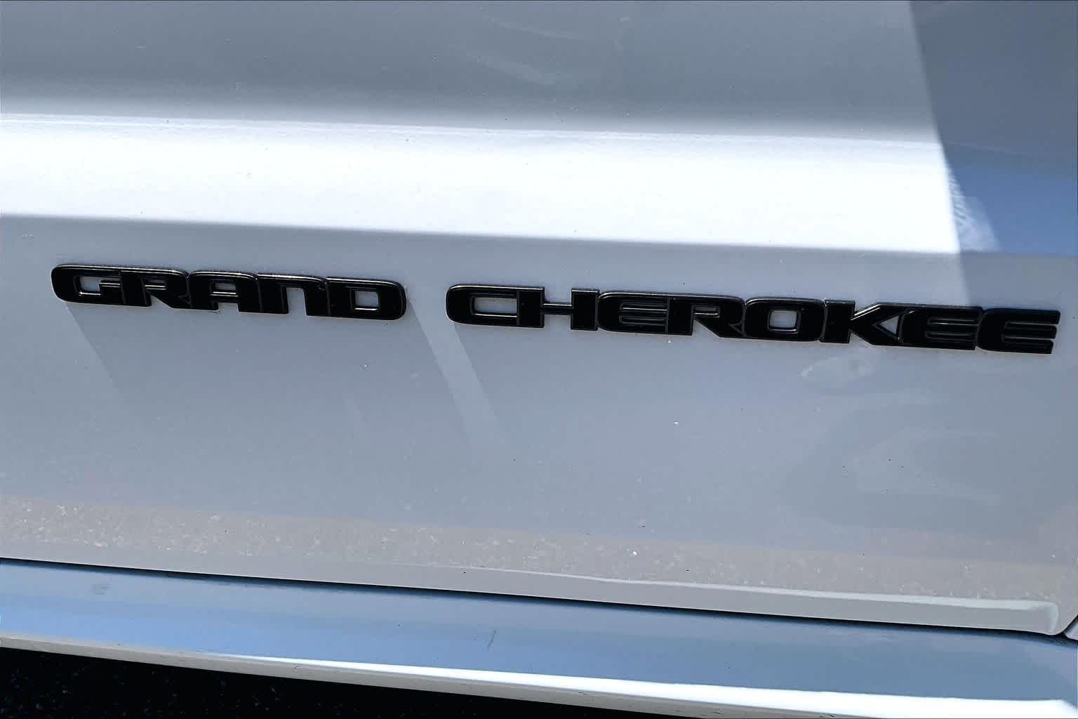 Used 2019 Bright White Clearcoat Jeep High Altitude image 33