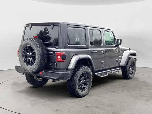 Used 2018 Crystal Metallic Jeep Unlimited Sahara image 5