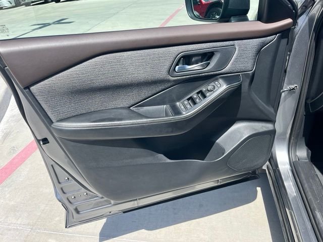 Used 2021 Gray Nissan SV image 8