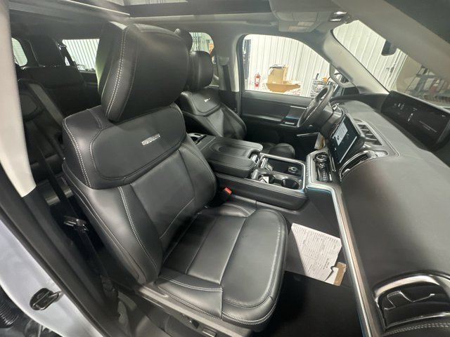 New 2027 Glacier Gray Metallic Tri-Coat Ford MAX Platinum image 32