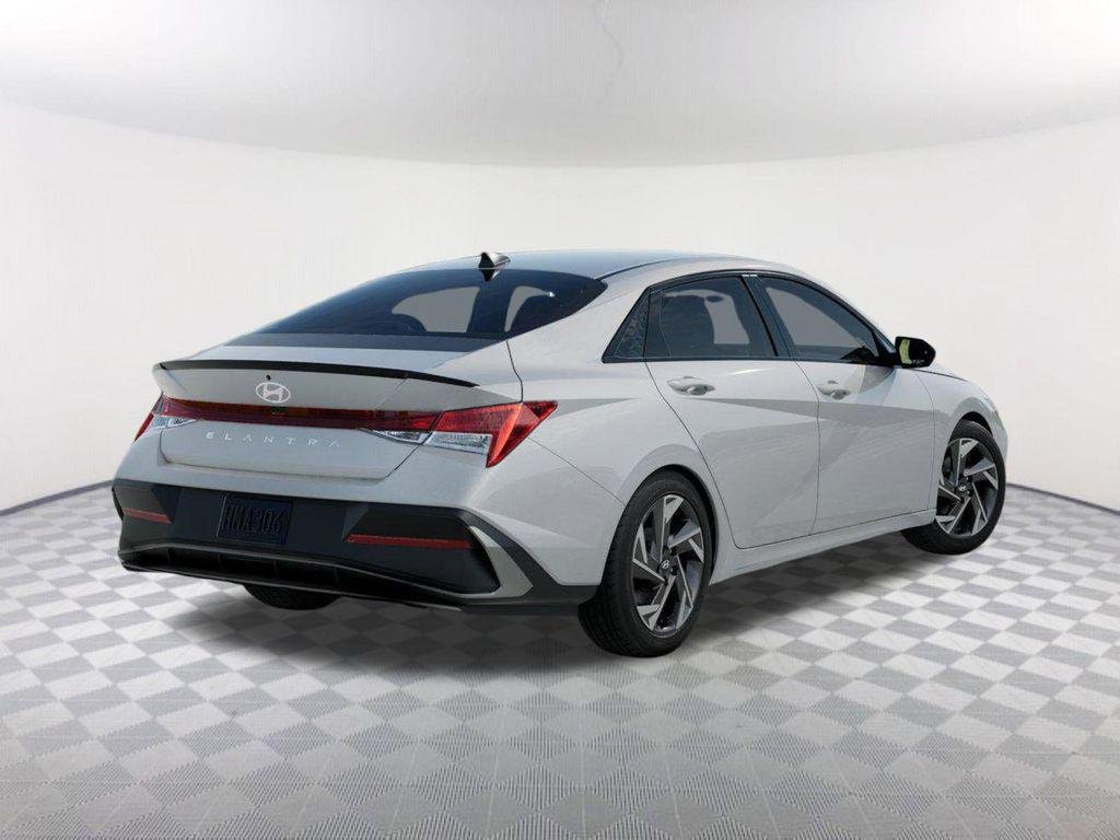 New 2026 White Hyundai SEL Sport Premium image 4
