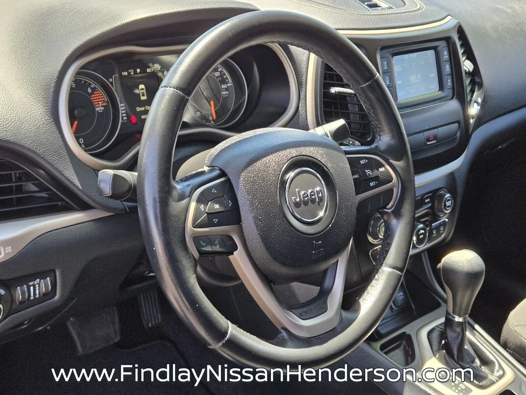 Used 2016 Black Jeep Latitude image 22