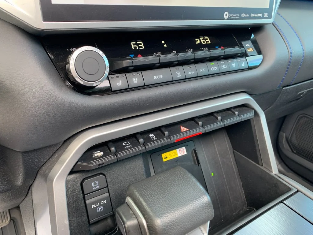 Used 2023  Toyota Platinum image 23