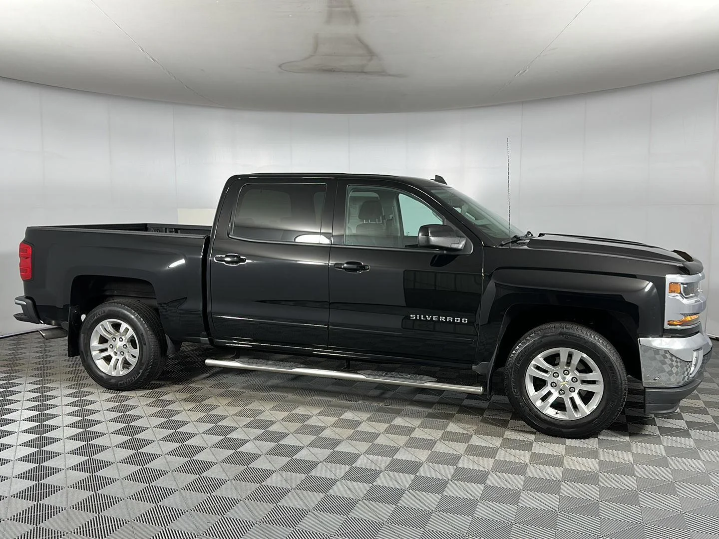 Used 2018 Black Chevrolet LT image 30