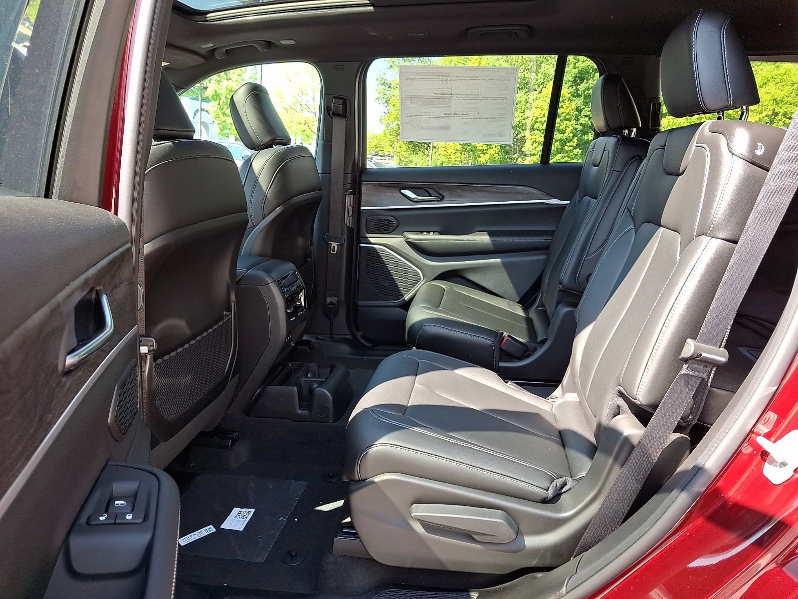 New 2026 Velvet Red Pearl-Coat Exterior Paint Jeep Limited image 6