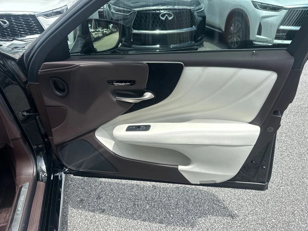 Used 2018  Lexus 500 Base image 12