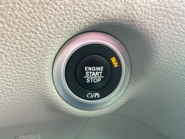 Used 2019 Gray Chrysler Limited image 19