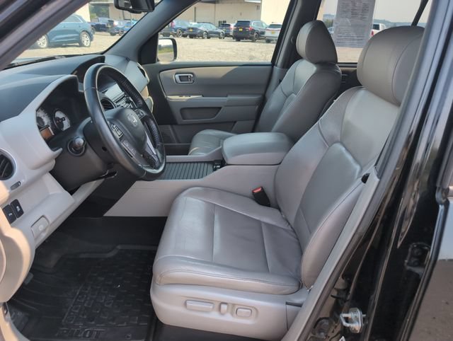 Used 2012 Crystal Black Pearl Honda Touring image 17