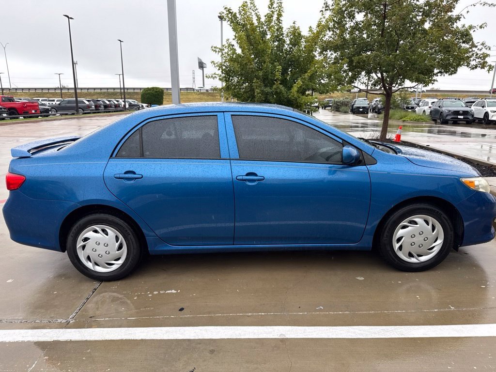 Used 2010 Blue Toyota  image 4