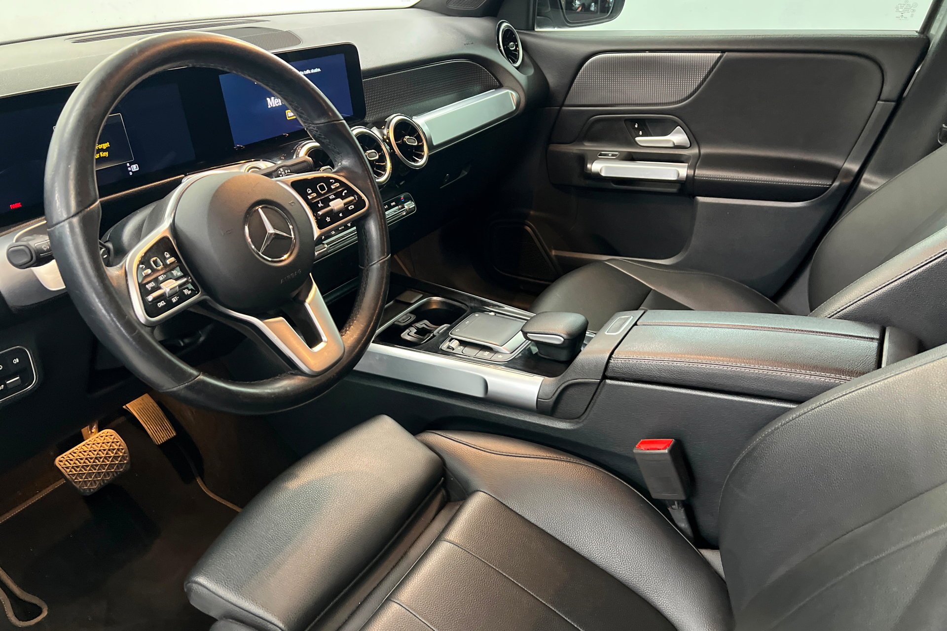 Used 2022 Gray Mercedes-Benz GLB 250 image 16