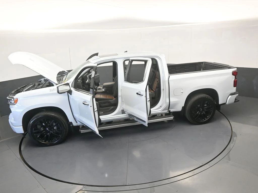 Used 2026 Summit White Chevrolet High Country image 81