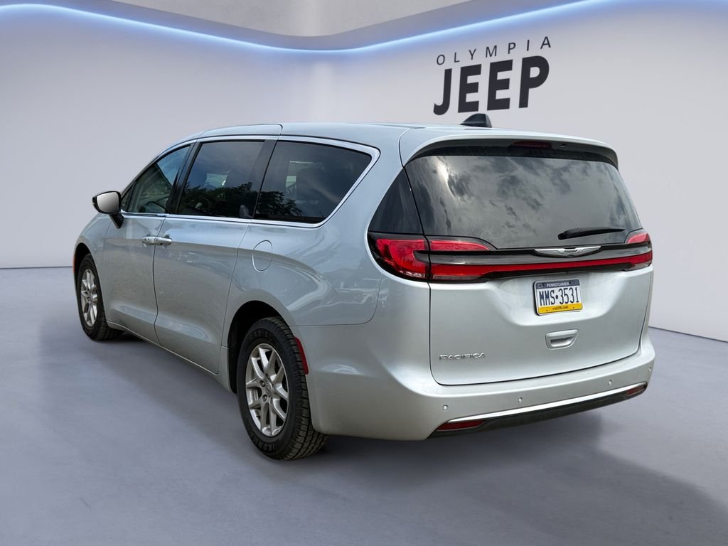 Used 2024 Silver Chrysler Touring L image 3