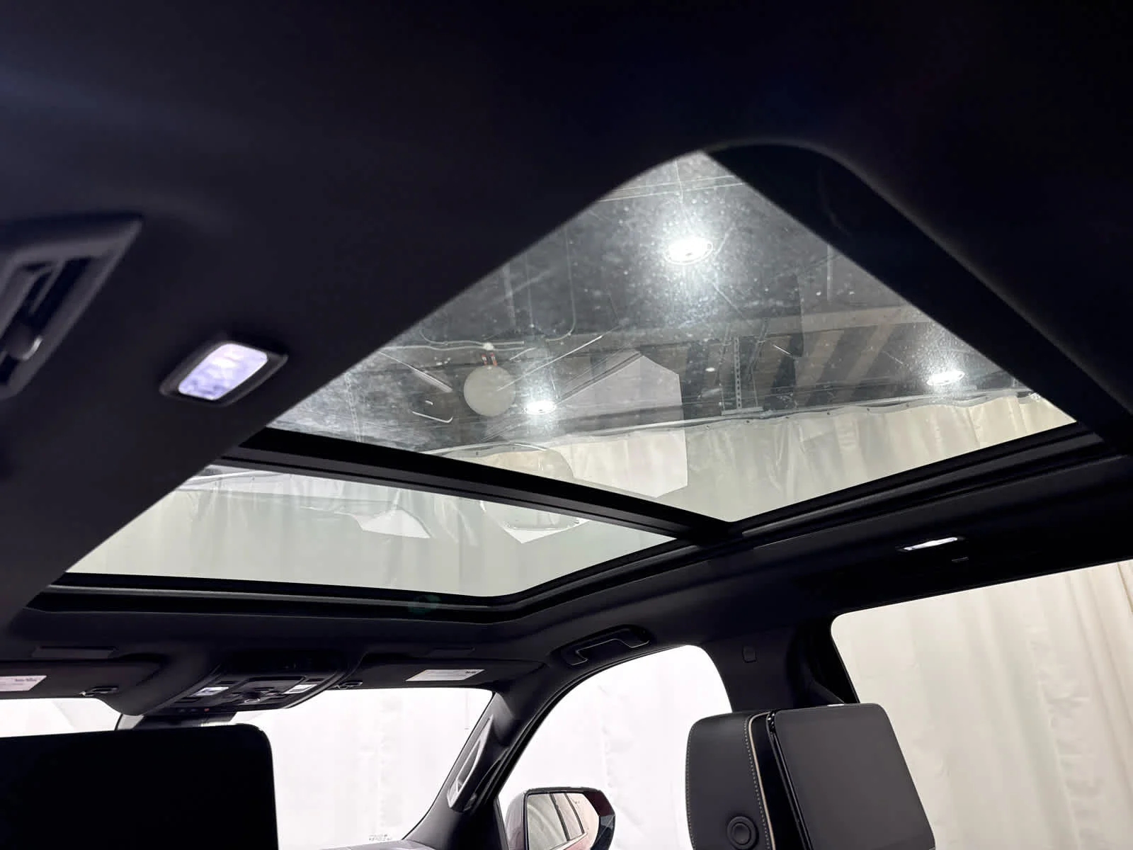 2025 Chevrolet Suburban Premier - Photo 15