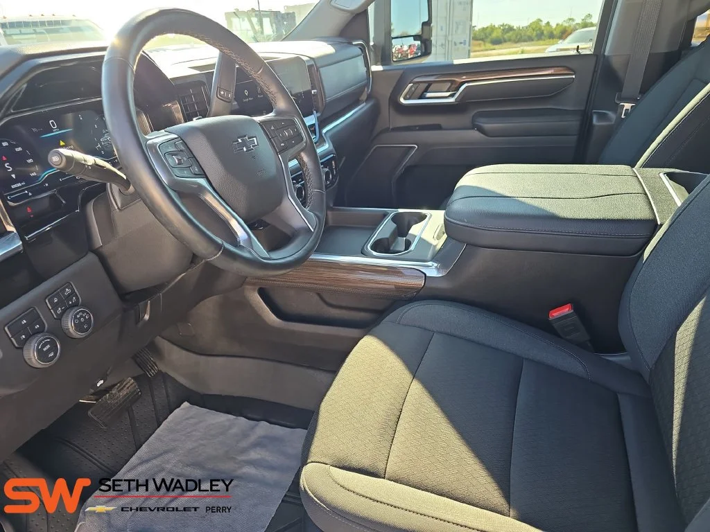 Used 2025 Sterling Gray Metallic Chevrolet LT image 17