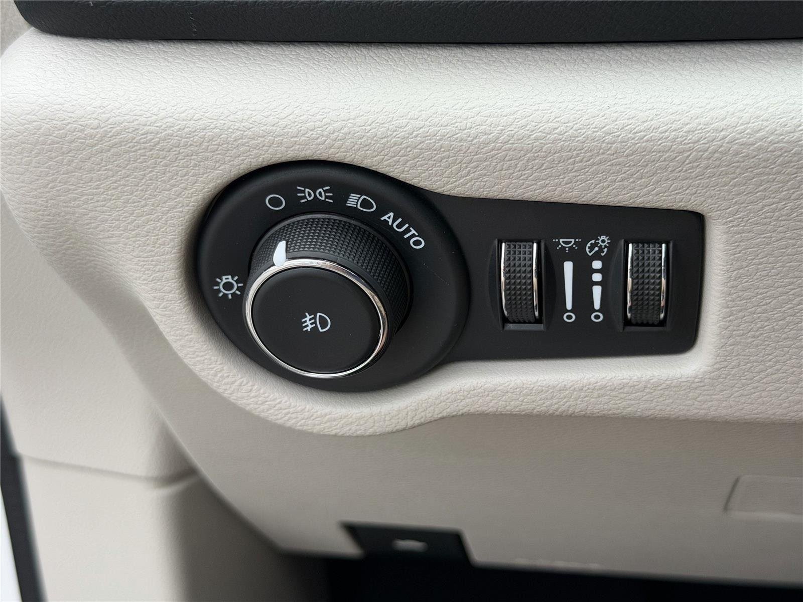 Used 2023 Bright White Clearcoat Chrysler Touring L image 24