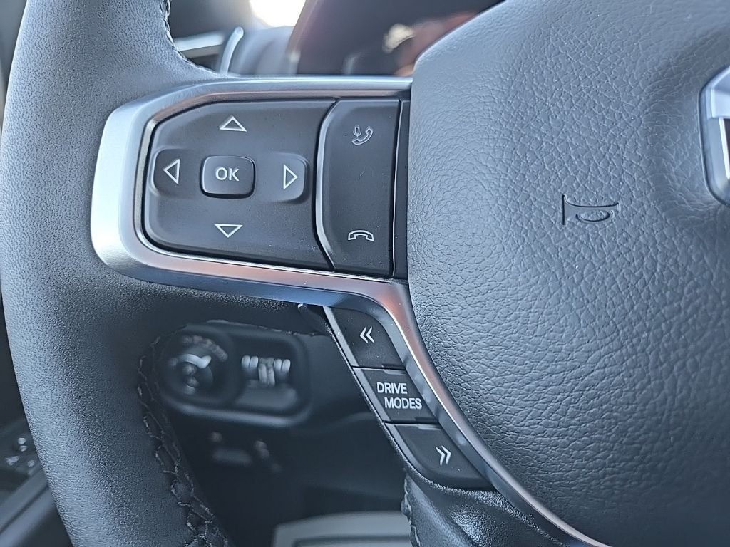 New 2026 Diamond Black Crystal Pearl-Coat Exterior Paint RAM Big Horn/Lone Star image 48