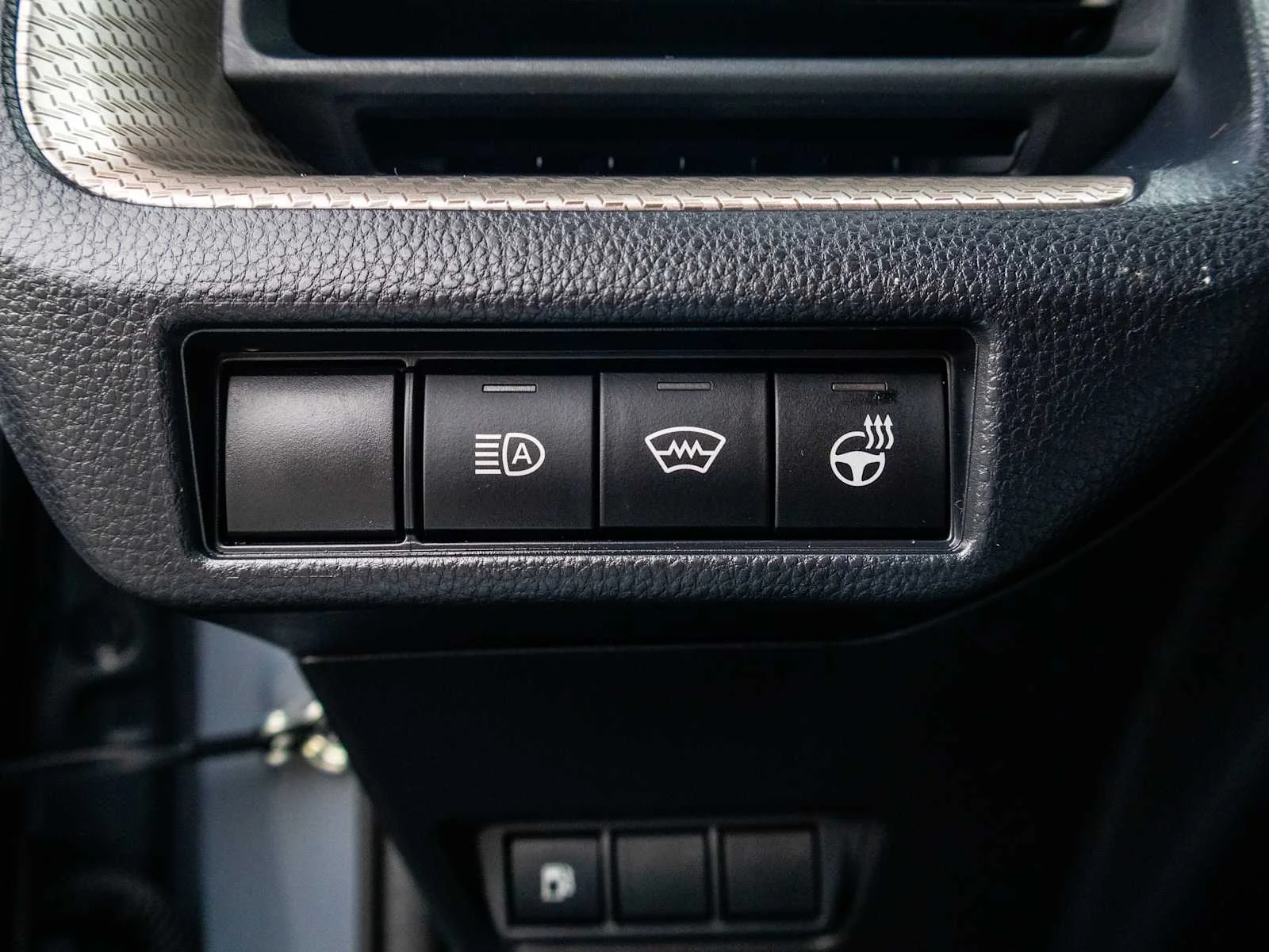 Used 2025 Guardian Gray Toyota XLE image 41
