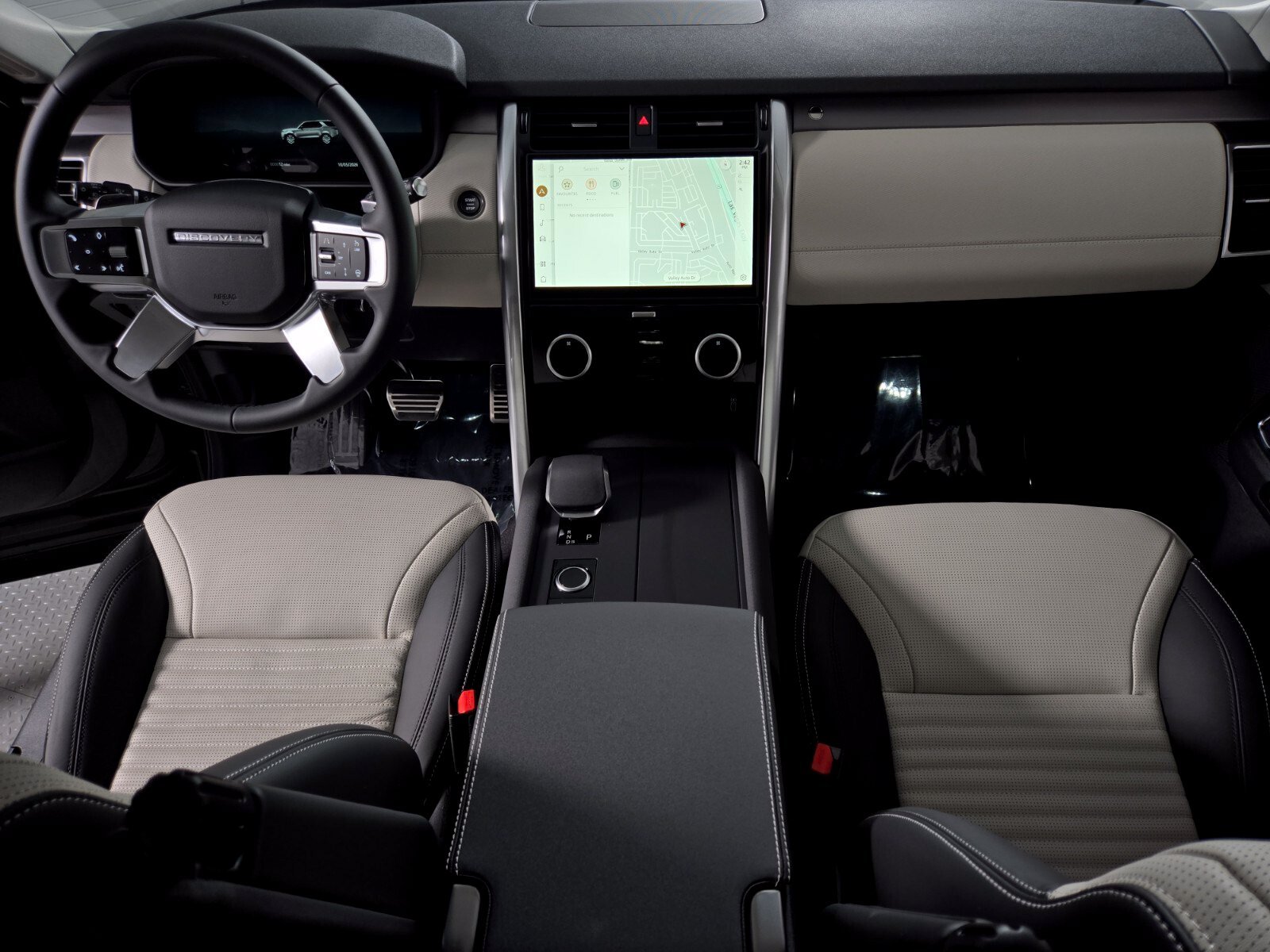 New 2026 Santorini Black Land Rover Dynamic SE image 4