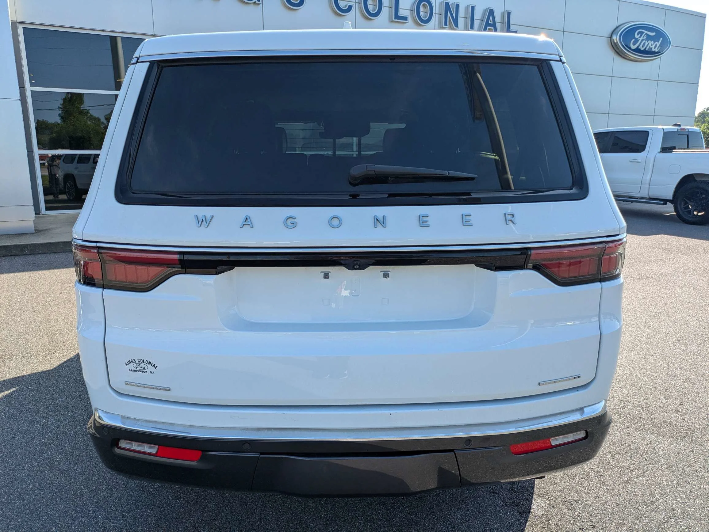 Certified Used 2022 Bright White Clearcoat Jeep Series III w/Leather Quad Buckets, Panoramic Moonroof, 10.25 Screen, & 3rd Row Seat image 5