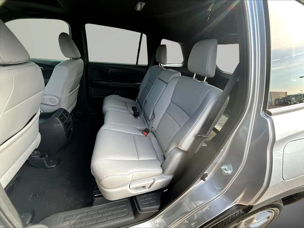 Used 2023 Lunar Silver Metallic Honda EX-L image 26