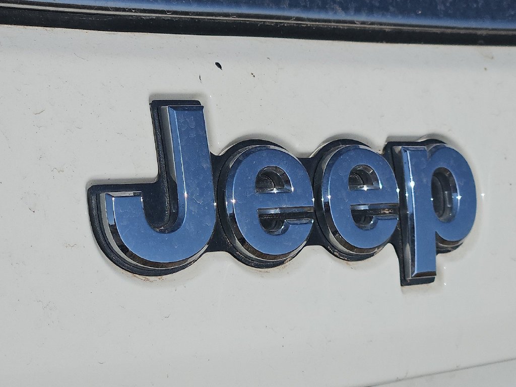 Used 2021 White Jeep Limited image 5