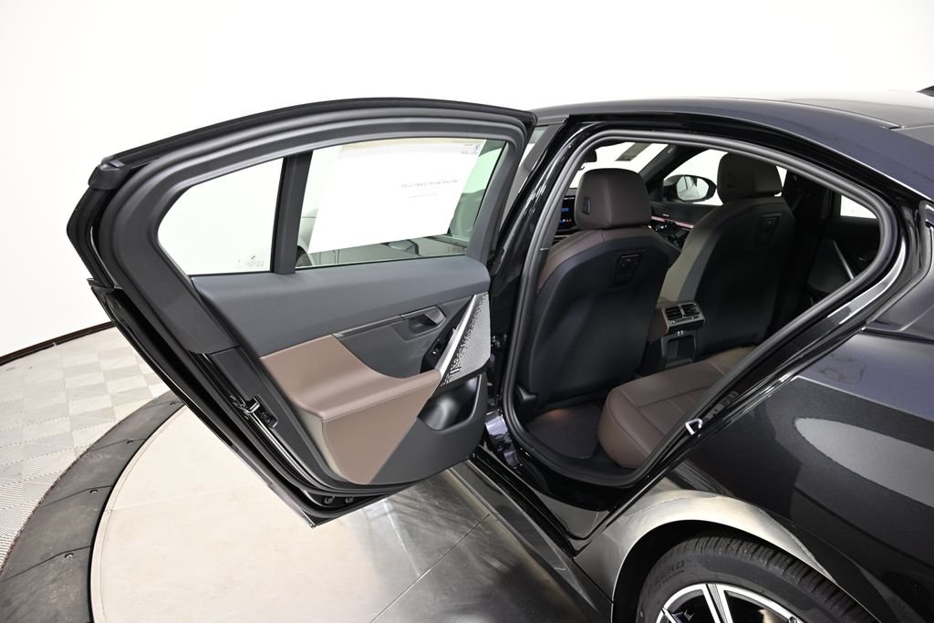 New 2027 Black Sapphire Metallic BMW 550e xDrive image 23